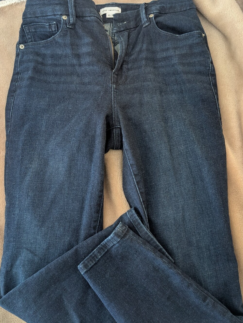 Good American Skinny Jeans in Dark Blue Wash